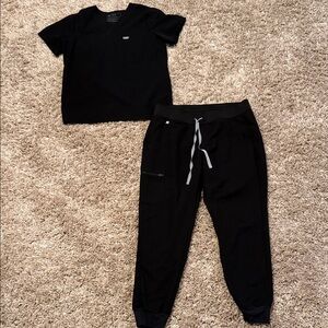 Figs Black Scrub Set